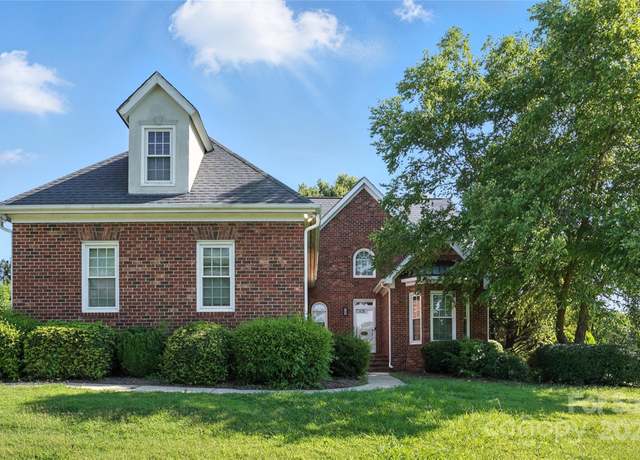 Property at 104 Fairwind Ct, Fort Mill, SC 29708, 4 beds, 3.5 baths