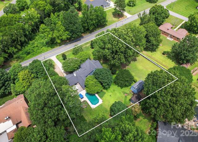 Property at 6313 Weddington Rd, Concord, NC 28027, 3 beds, 2 baths