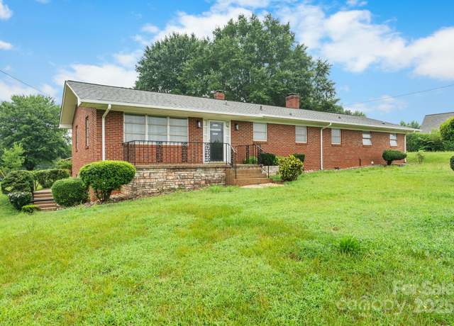 Property at 2761 Highland Ave NE, Hickory, NC 28601, 2 beds, 2 baths