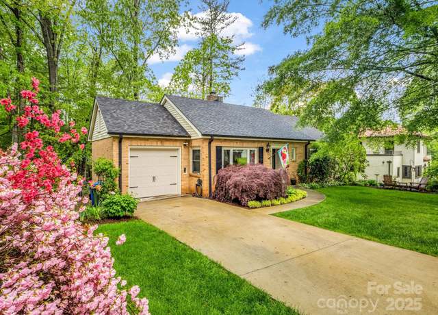Property at 1647 Kensington Rd, Hendersonville, NC 28791, 3 beds, 2 baths
