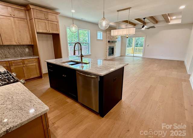 Property at 1721 S New Hope Rd, Gastonia, NC 28054, 3 beds, 2 baths