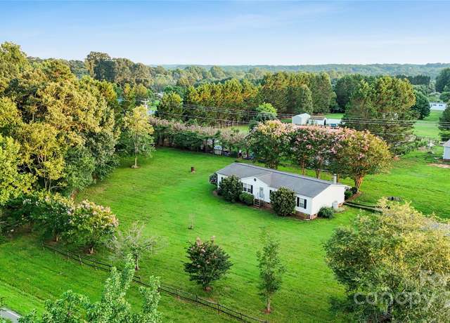 Property at 35 Little Roundtop Dr, Hiddenite, NC 28636, 3 beds, 2 baths