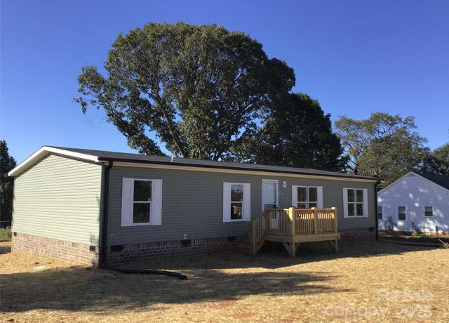 Property at 3925 Taylorsville Hwy, Statesville, NC 28625, 4 beds, 2 baths