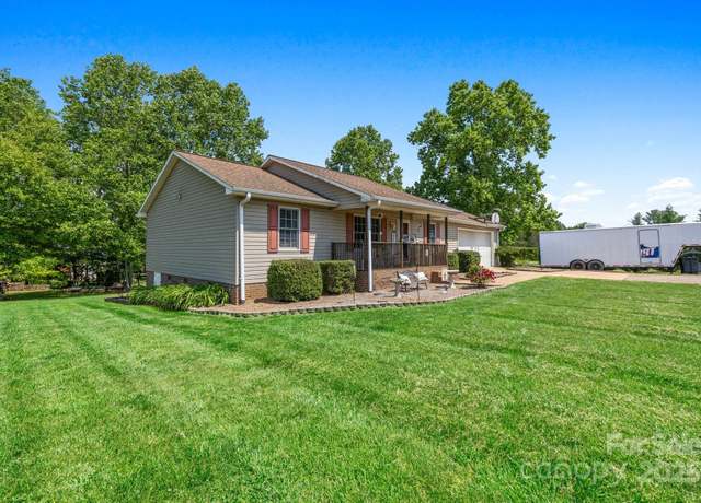 Property at 130 Helen Dr, Statesville, NC 28625, 3 beds, 2 baths