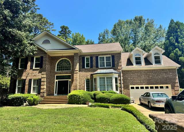Property at 620 River Oaks Ln, Charlotte, NC 28226, 4 beds, 2.5 baths