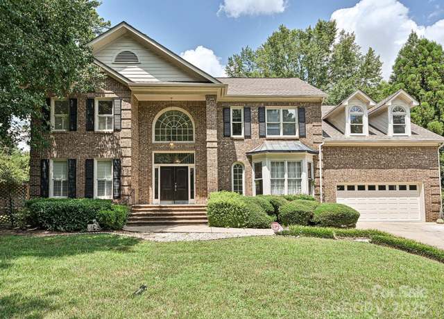 Property at 620 River Oaks Ln, Charlotte, NC 28226, 4 beds, 2.5 baths
