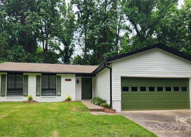 Property at 7228 Rollingridge Dr, Charlotte, NC 28211, 3 beds, 2 baths