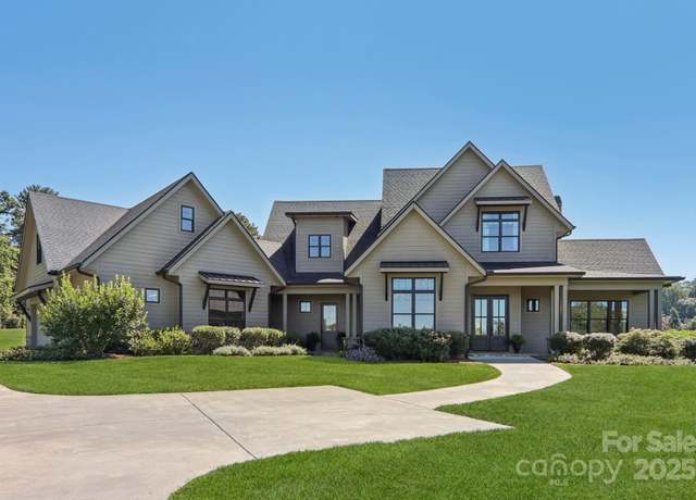 Property at 98 Drummond Cir, Hendersonville, NC 28791, 4 beds, 4 baths