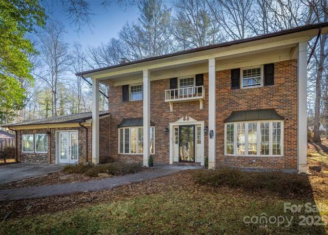 Property at 224 Camelot Dr, Morganton, NC 28655, 4 beds, 3 baths