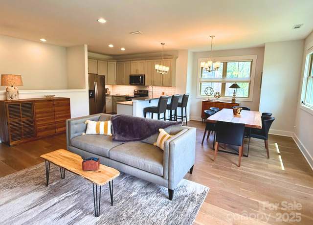 Property at 22 Thornes Ln, Asheville, NC 28805, 3 beds, 2.5 baths