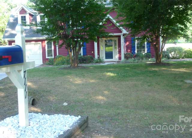 Property at 7111 Sythe Ct, Charlotte, NC 28226, 4 beds, 2.5 baths