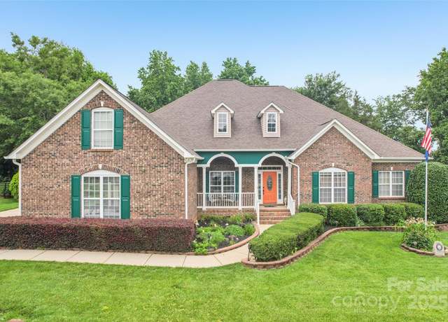 Property at 1575 Williamsburg Dr, Rock Hill, SC 29732, 4 beds, 3 baths