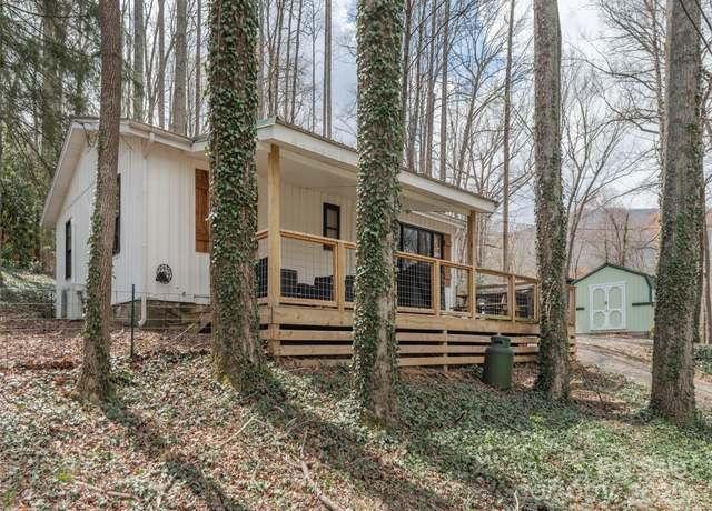 Property at 147 Azalea Dr, Maggie Valley, NC 28751, 2 beds, 1.5 baths