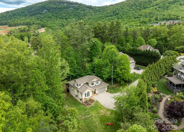 Property at 33 Village Pointe Ln, Asheville, NC 28803, 4 beds, 3.5 baths
