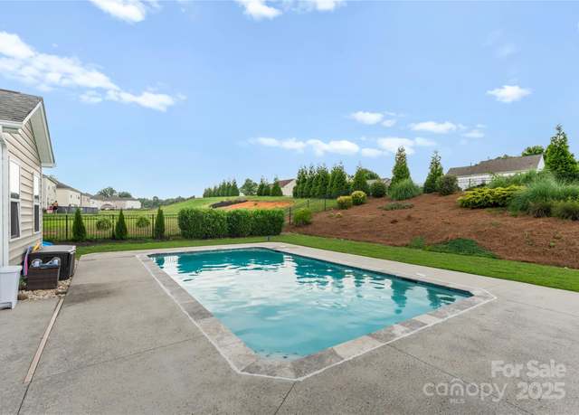 Property at 163 Sassafras Rd, Mooresville, NC 28115, 4 beds, 3 baths