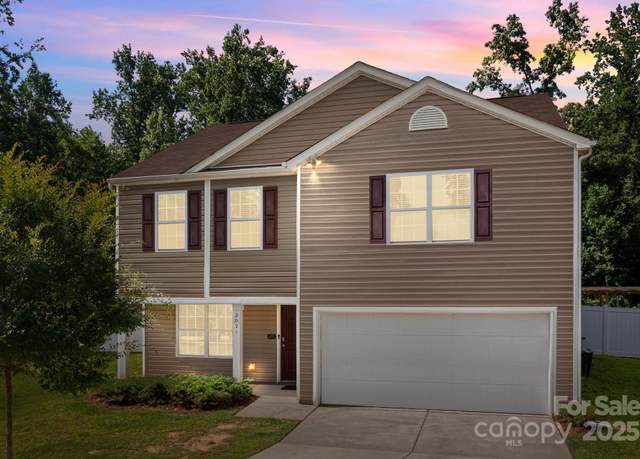 Property at 2021 Tarzi Ln, Charlotte, NC 28215, 3 beds, 2.5 baths