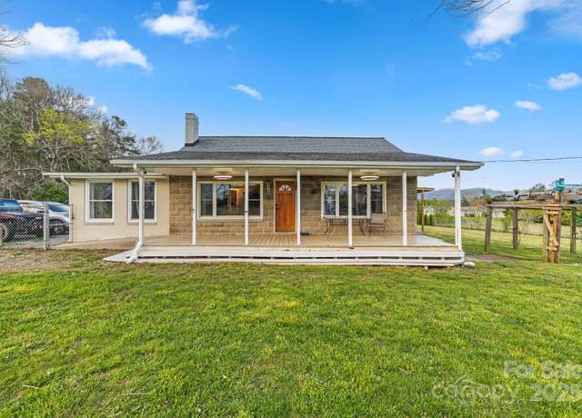 Property at 224 Laycock Rd, Hendersonville, NC 28792, 3 beds, 1 bath