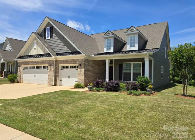 Property at 17028 River Race Dr, Huntersville, NC 28078, 3 beds, 3.5 baths