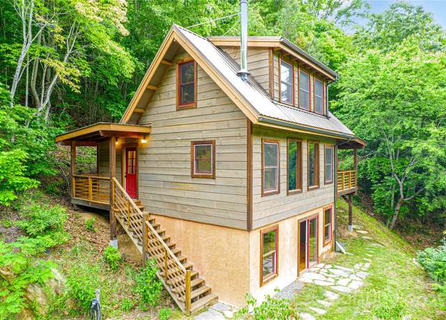 Property at 1146 Thomas Branch Rd, Marshall, NC 28753, 2 beds, 1.5 baths