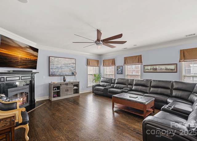 Property at 1948 Winpole Ln, Charlotte, NC 28273, 4 beds, 3.5 baths