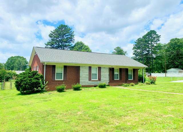 Property at 1901 Taylor Dr, Gastonia, NC 28052, 3 beds, 2 baths