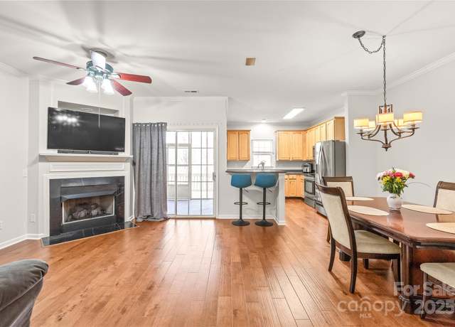 Property at 16911 Commons Creek Dr, Charlotte, NC 28277, 2 beds, 2.5 baths