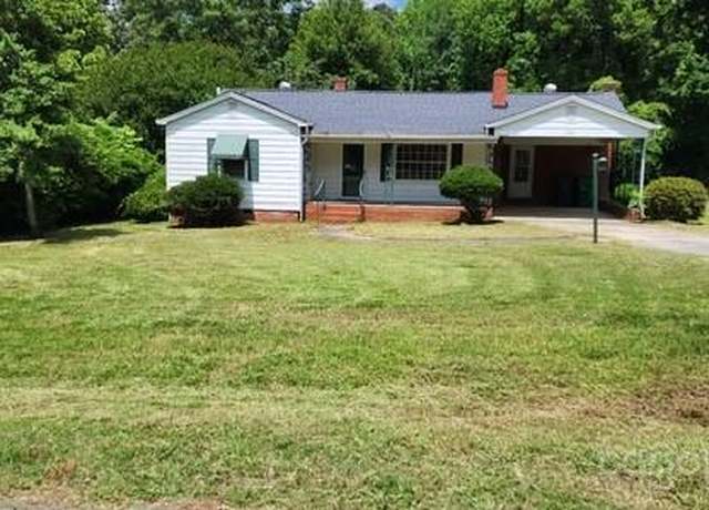 Property at 8000 Chapman St, Charlotte, NC 28216, 2 beds, 1 bath