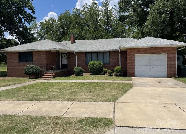 Property at 102 Stewart St NW, Concord, NC 28027, 3 beds, 1.5 baths