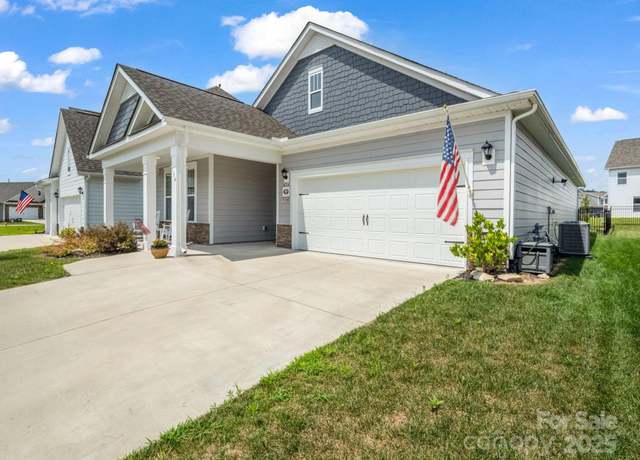 Property at 134 Fox Cove Rd, Hendersonville, NC 28792, 3 beds, 2 baths