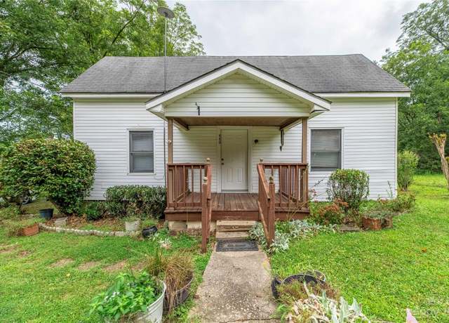 Property at 440 N Oakland Ave, Statesville, NC 28677, 3 beds, 2 baths