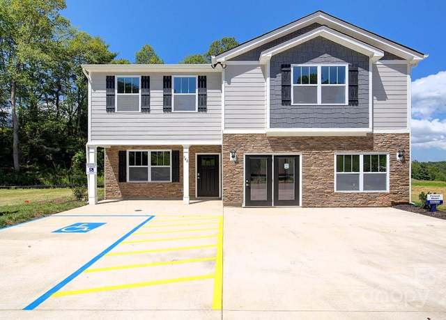 Property at 584 Country Oak Dr, Asheville, NC 28804, 3 beds, 2.5 baths
