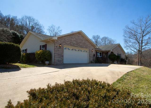 Property at 9 Lorena Dr, Asheville, NC 28806, 3 beds, 2.5 baths