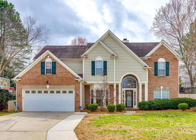 Property at 736 Meadow Lake Dr, Matthews, NC 28105, 5 beds, 2.5 baths