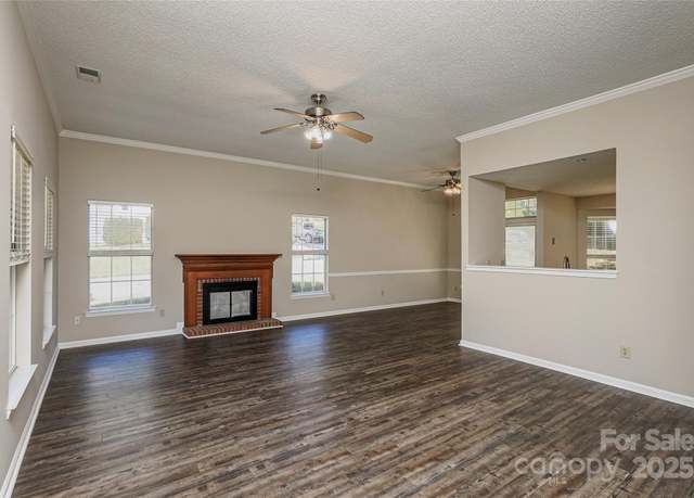 Property at 14301 Beryl Ct, Pineville, NC 28134, 3 beds, 2 baths