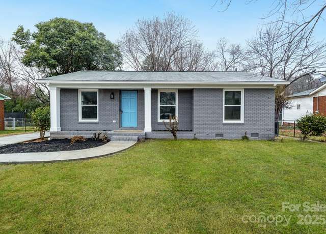 Property at 4501 Knollcrest Dr, Charlotte, NC 28208, 3 beds, 2 baths