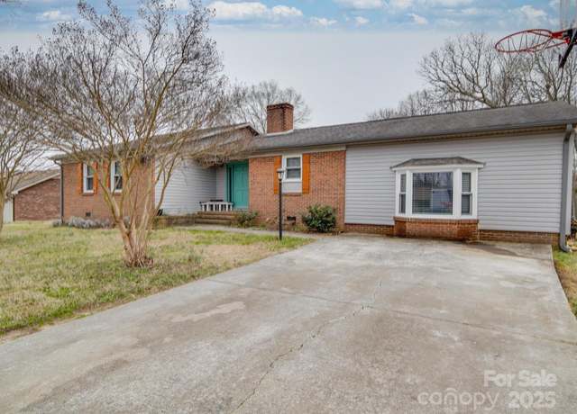 Property at 1525 Oakridge Dr, Salisbury, NC 28146, 3 beds, 3 baths