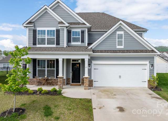 Property at 67 Thornberry Rd, Hendersonville, NC 28792, 4 beds, 3.5 baths