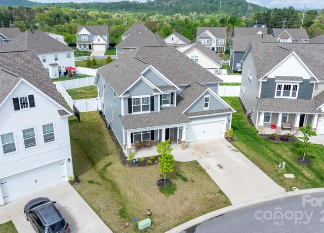 Property at 67 Thornberry Rd, Hendersonville, NC 28792, 4 beds, 3.5 baths
