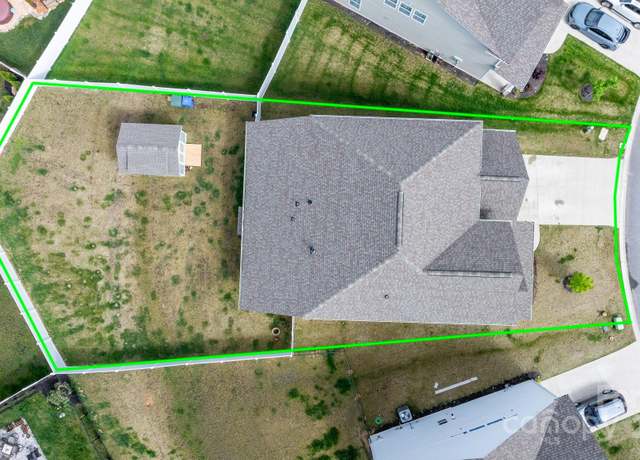 Property at 67 Thornberry Rd, Hendersonville, NC 28792, 4 beds, 3.5 baths