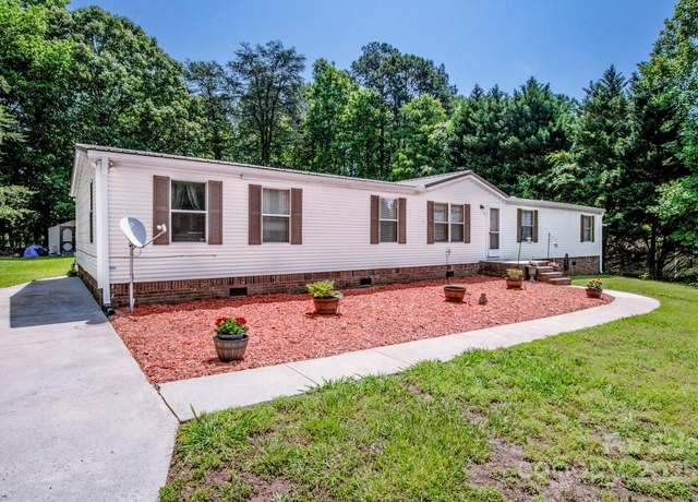 Property at 161 Crystal Bay Dr, Mooresville, NC 28115, 4 beds, 2 baths