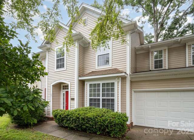Property at 6721 Charter Hills Rd, Charlotte, NC 28277, 3 beds, 2.5 baths