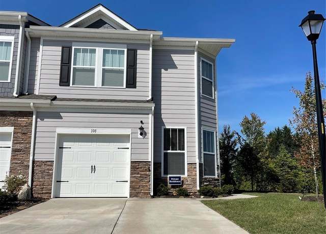 Property at 108 Creekview Rd, Hendersonville, NC 28792, 3 beds, 2.5 baths