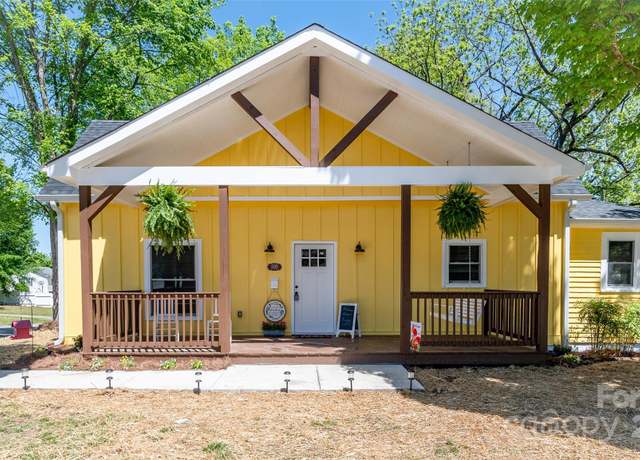 Property at 530 W Franklin St, Salisbury, NC 28144, 3 beds, 2 baths