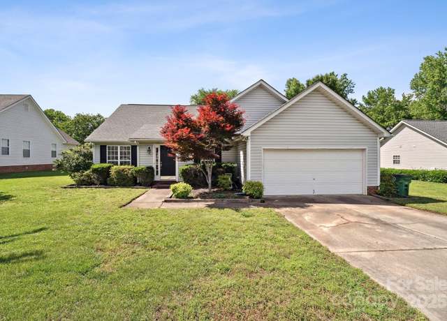 Property at 8105 Castlemaine Dr, Matthews, NC 28104, 3 beds, 2 baths
