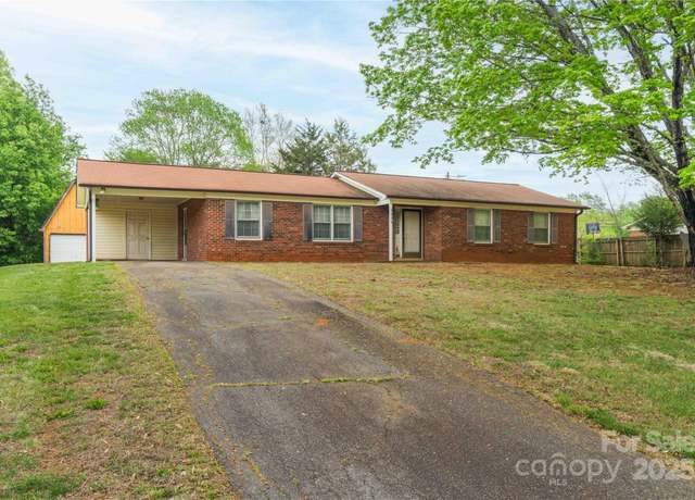 Property at 2429 Londonderry Rd, Kernersville, NC 27284, 3 beds, 2 baths