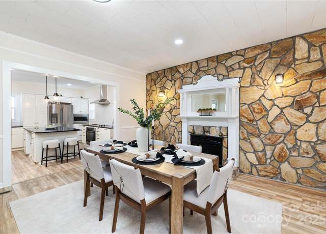 Property at 622 Oak St, Mooresville, NC 28115, 4 beds, 2 baths