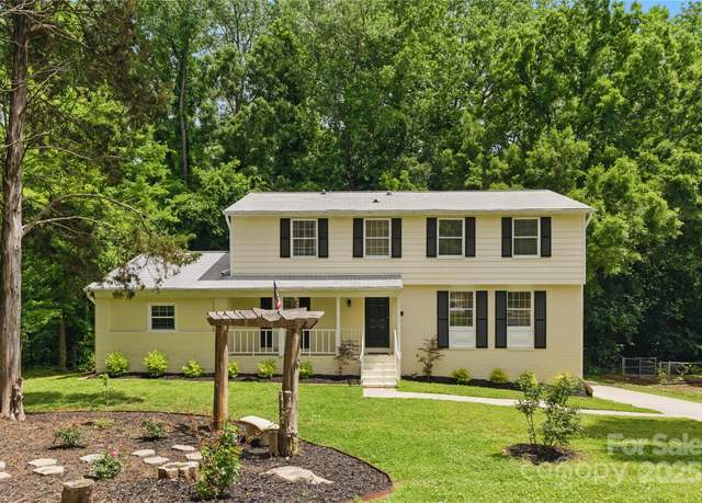 Property at 7016 Wannamaker Ln, Charlotte, NC 28226, 5 beds, 3 baths