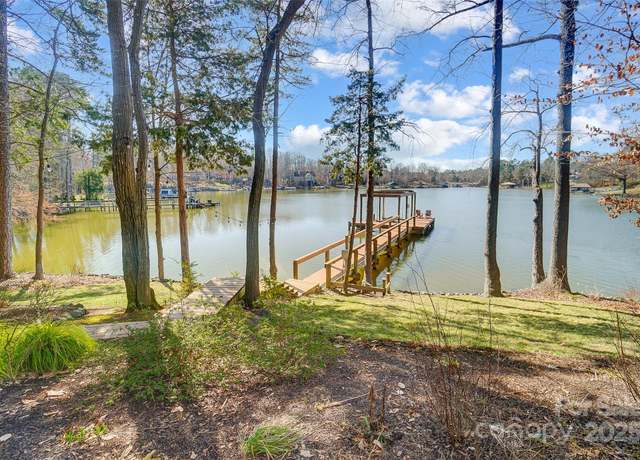 Property at 2139 Peninsula Dr, Clover, SC 29710, 3 beds, 2.5 baths