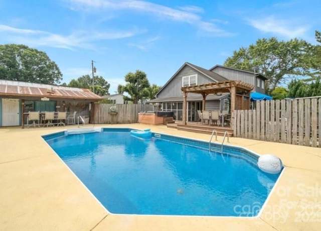 Property at 3368 Plateau Rd, Newton, NC 28658, 3 beds, 2.5 baths