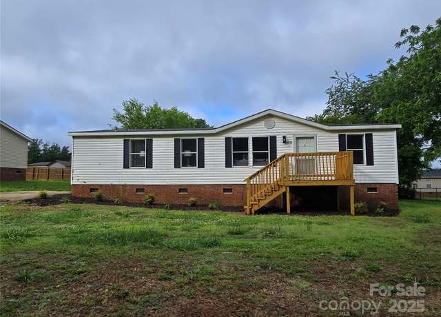 Property at 5010 Hemphill Rd, Gastonia, NC 28056, 3 beds, 2 baths